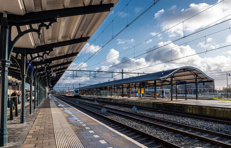 Aan de slag met de verduurzaming van tientallen treinstations 