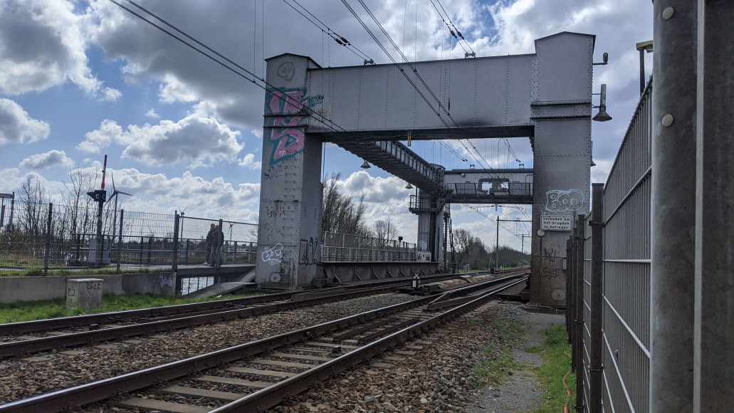 Toekomstbestendige infrastructuur voor de N242: integrale oplossing voor spoorviaduct en Bolbrug