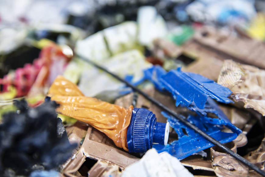 Zwerfafval opruimen en zoeken naar microplastics in Breda 