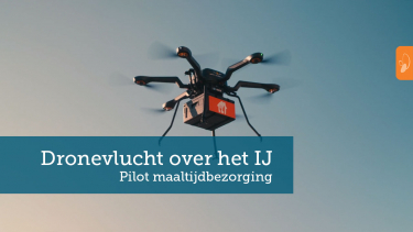 Persbericht: Drone vliegt maaltijd over het IJ