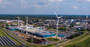 windturbines bij gebouwen