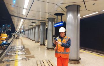 Werk aan de sporen in de Schipholtunnel 